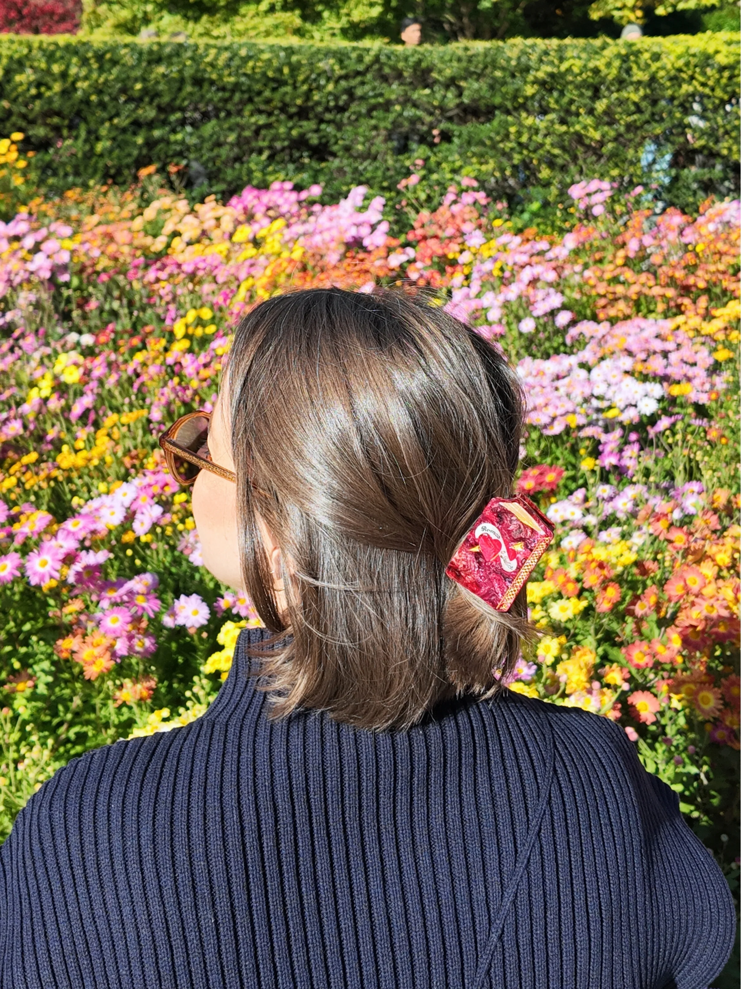 Hand-painted Mini Romeo & Juliet Book Claw Hair Clip | Eco-Friendly - Image 2